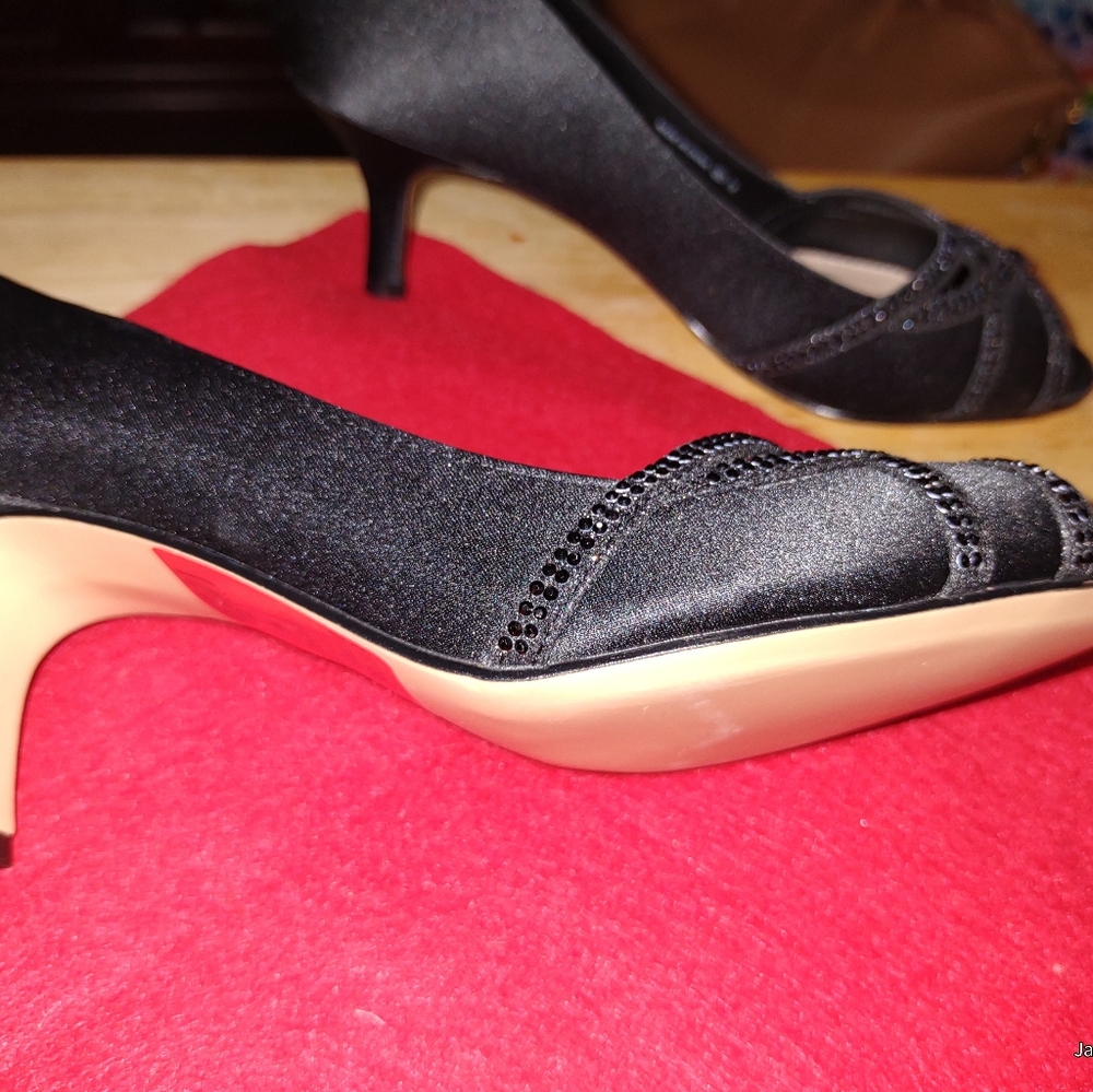Shoes - Picture 4 of 8